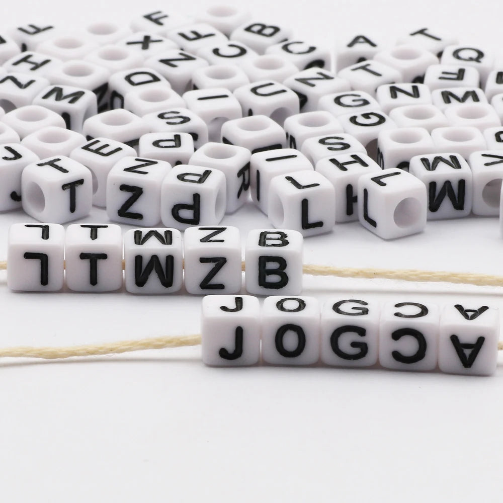 100-500pcs Square White and Black Mixed Letter Acrylic Beads