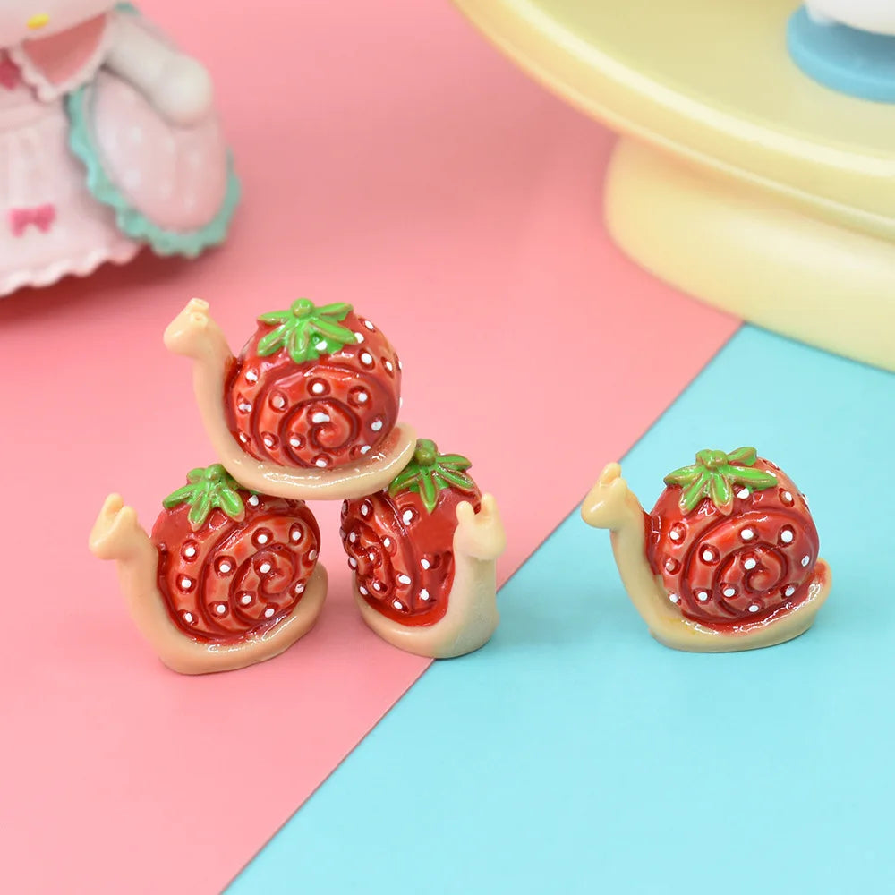 5個入り ミニかわいい樹脂製イチゴカタツムリ置物