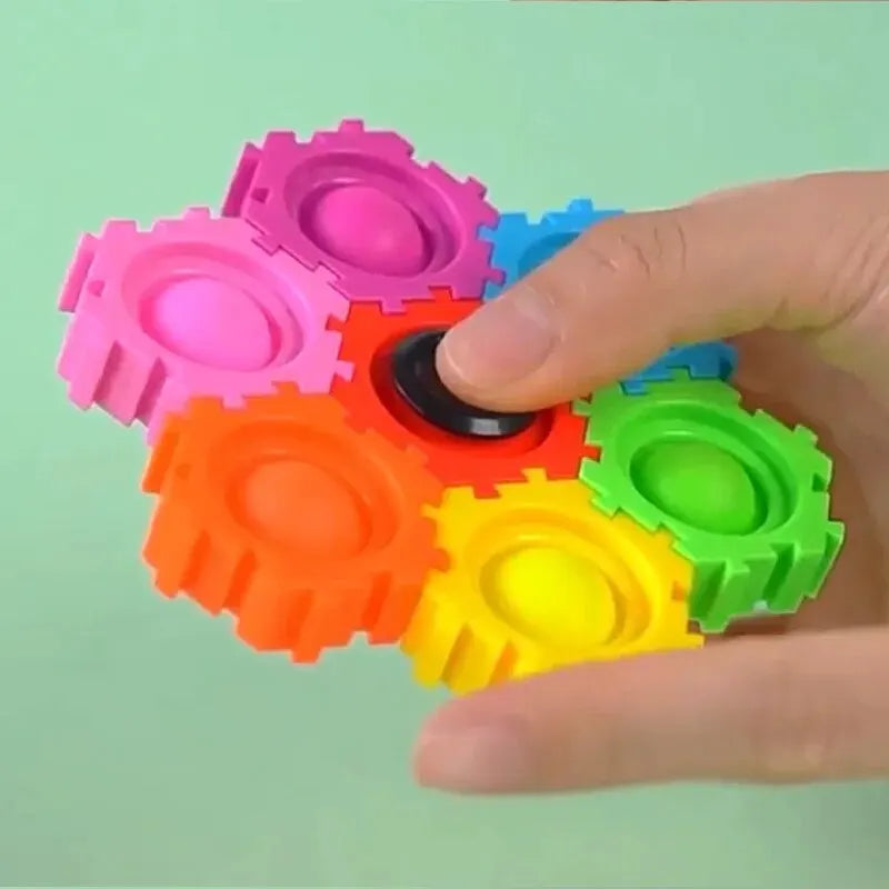 子どものクリエイティブなトップハンドビルディングブロック