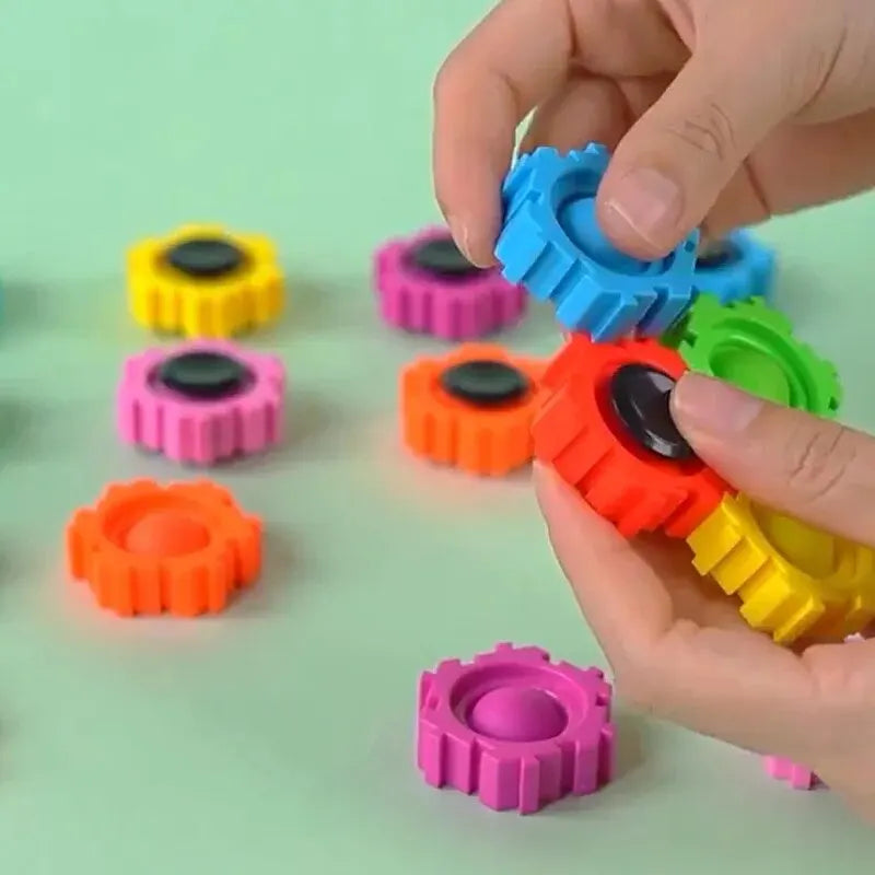 子どものクリエイティブなトップハンドビルディングブロック