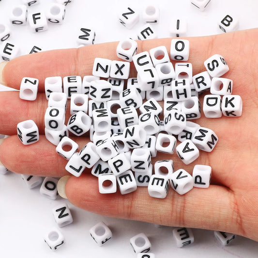 100-500pcs Square White and Black Mixed Letter Acrylic Beads